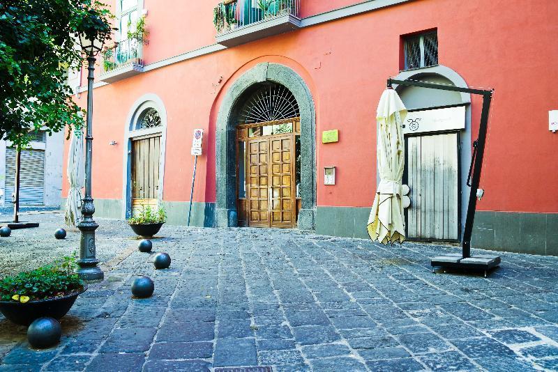 Bed And Travel Apartment Dogana Regia 15 Salerno Exterior photo